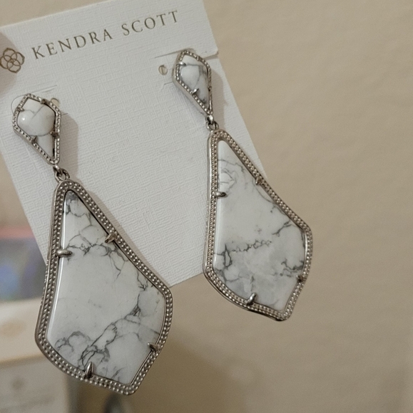 Kendra Scott Howlite Marble Alexis Earrings Silver - Picture 3 of 8